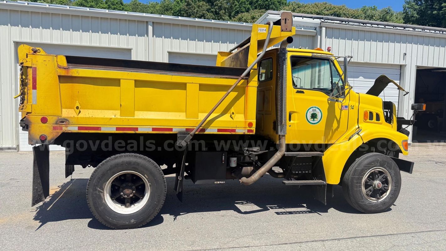 1998 Ford L8501 Dump w/ auto load cover, plow, sander controls