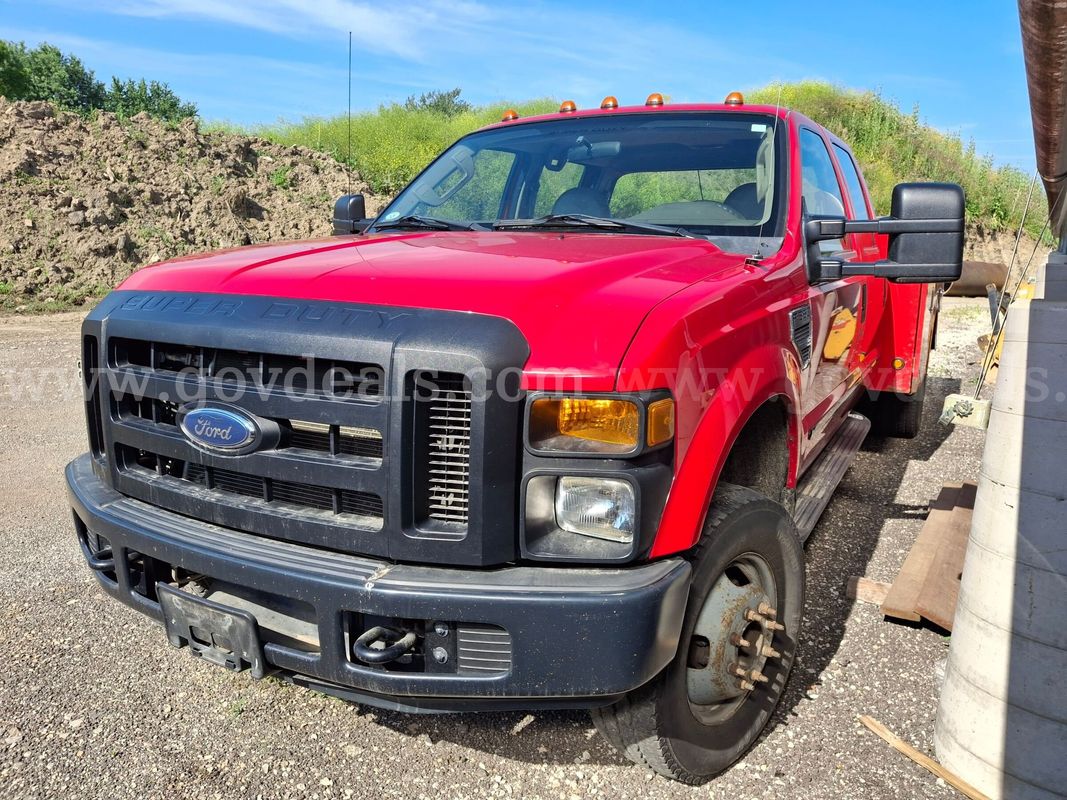 2008 Ford F-350 SD with Thieman liftgate XLT Crew Cab Long Bed DRW 4WD