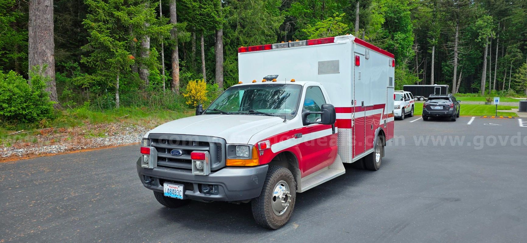 1999 Ford F-350 4WD Braun NW Type I Ambulance