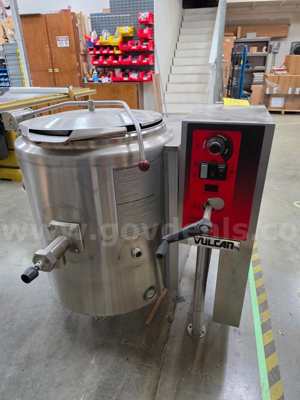 Vulcan K20GLT Propane 20 Gallon Tilting 2/3 Steam Jacketed Kettle - 100,000 BTU