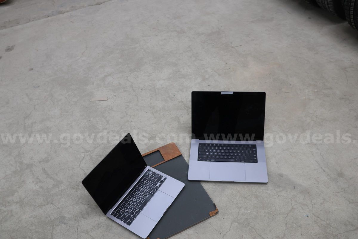 Apple Laptops