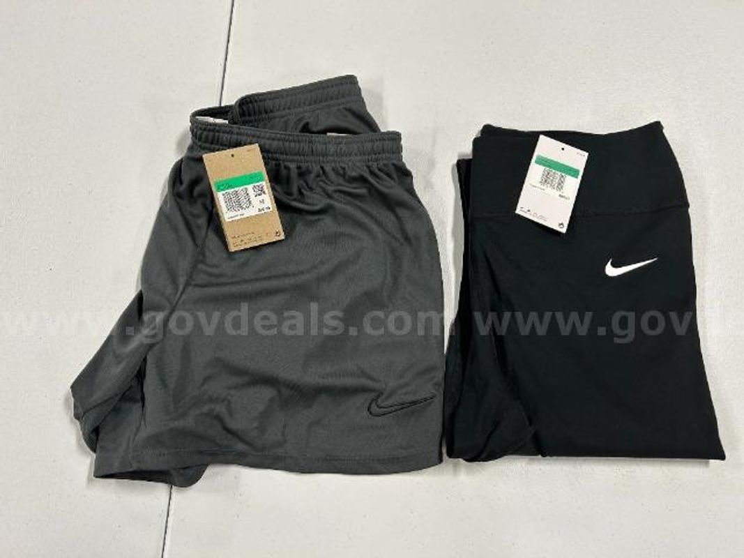 Lot of 2, WMNS Nike Dri-Fit short and leggings. Black in color, Size: XL