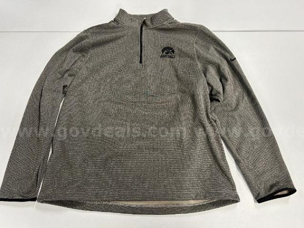 Lot of 1, Nike Therma-Fit Victory 1/4 zip Pullover, Grey in color, Size: XL