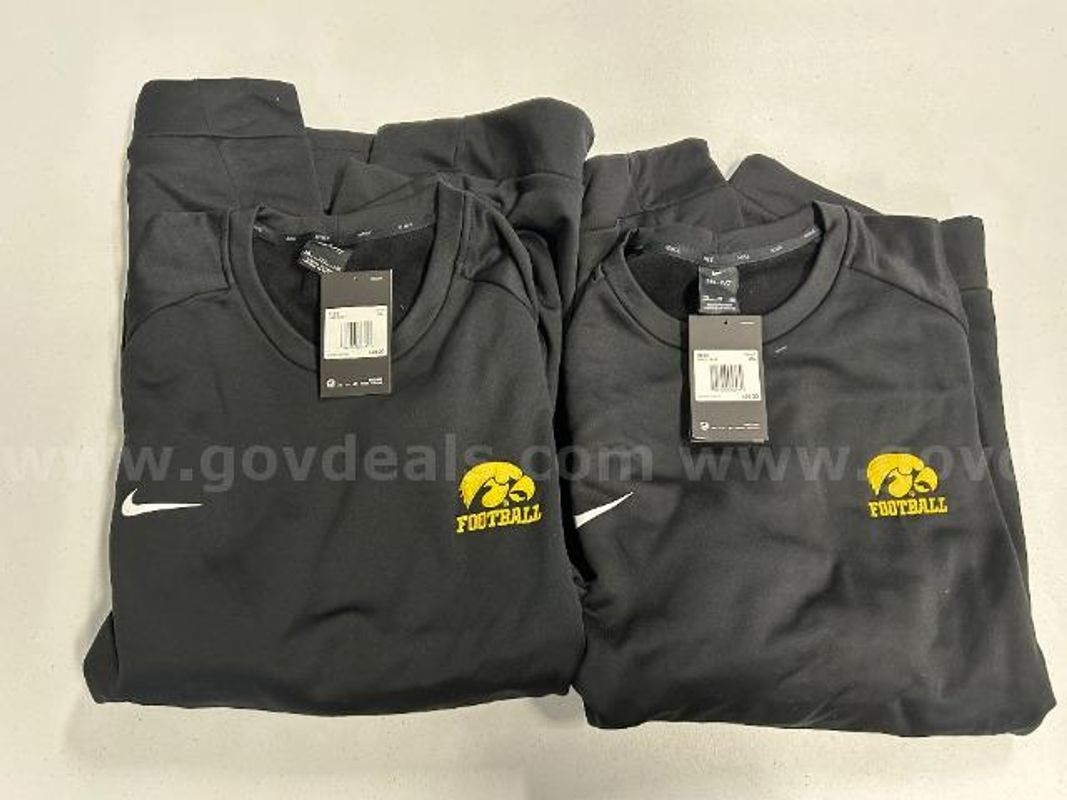 Lot of 2, Nike Therma Crew Pullover. Black in color. Size: 3XL,4XL
