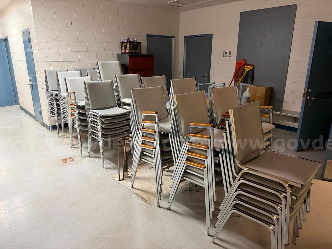 Lot of 80 Chairs