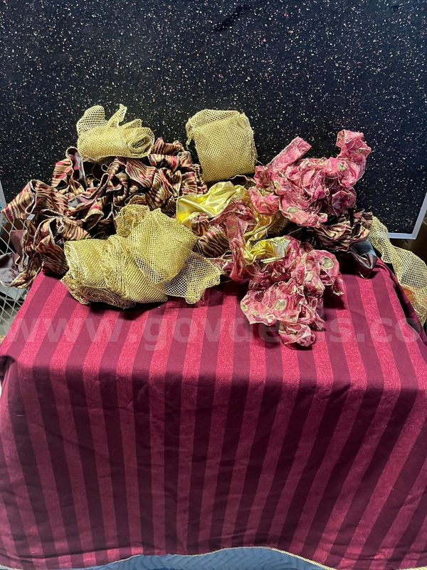 MSU Lot # 9040- Red Tree Skirt Lot