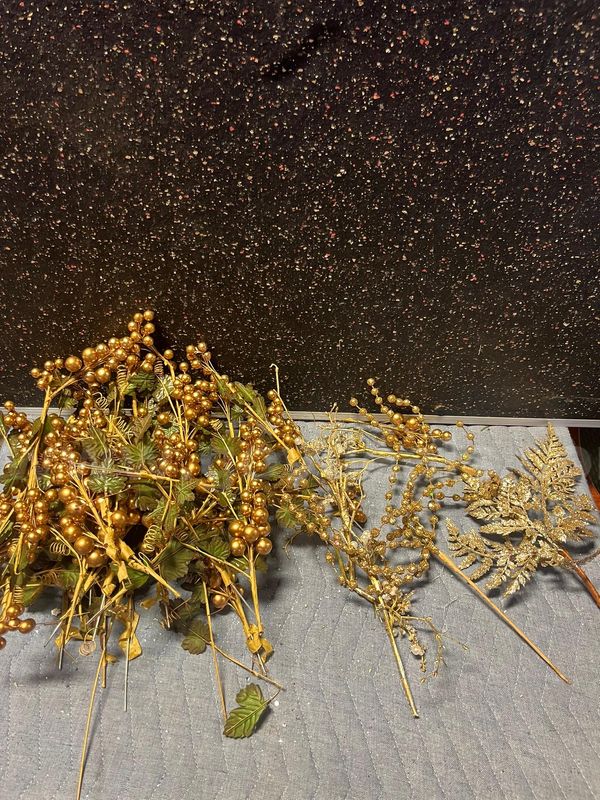 MSU Lot # 9042- Gold Decor Lot
