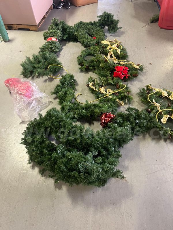 MSU Lot # 9281- Lot of Misc. Christmas Decor