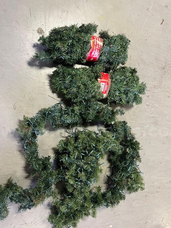 MSU Lot # 9282- Lot of Misc. Christmas Decor