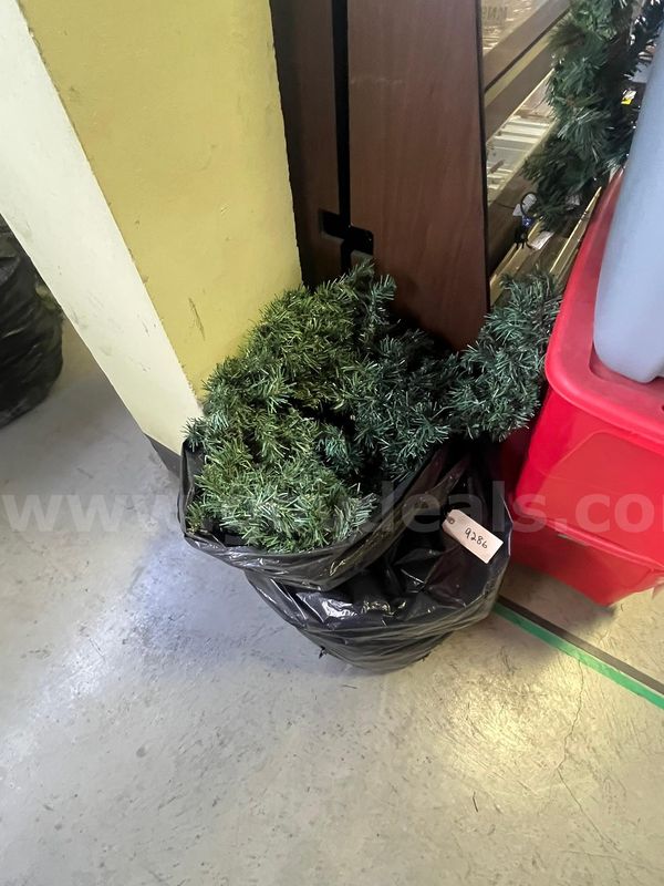 MSU Lot # 9286- Lot of Misc. Christmas Garland