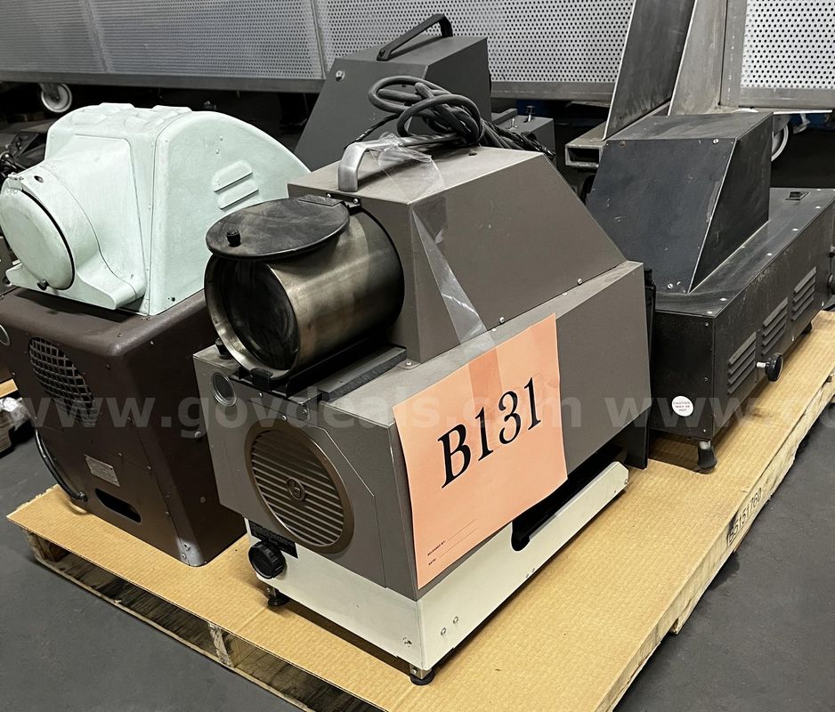**** Assorted Vintage Overhead Projectors (4 Units) **** (I)