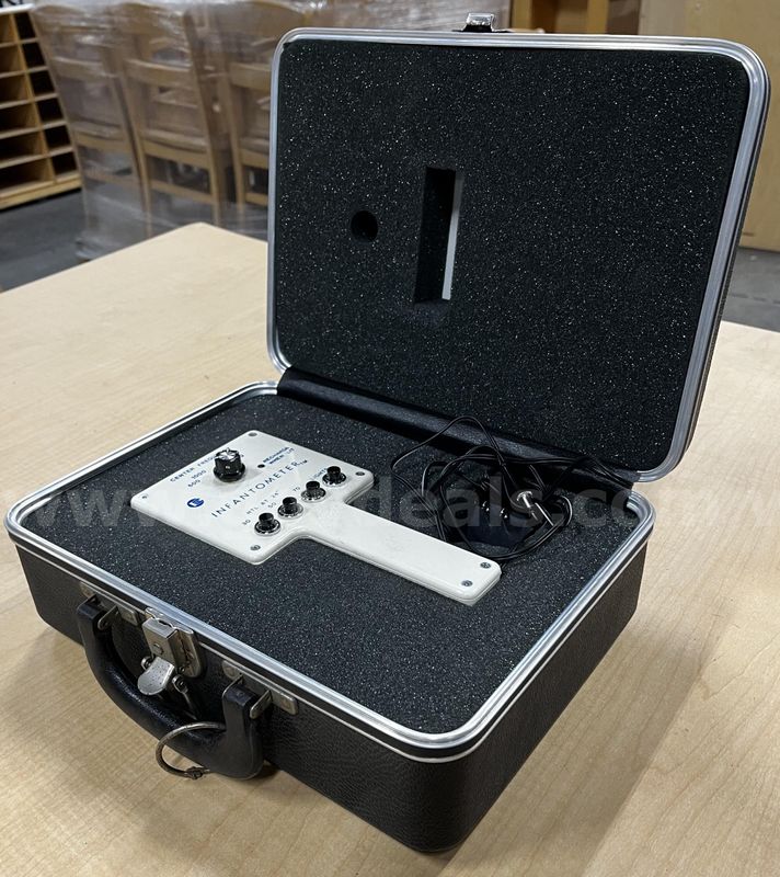 **** Vintage Infant-O-Meter (Hearing Test Device) Audiometer With Case **** (I)