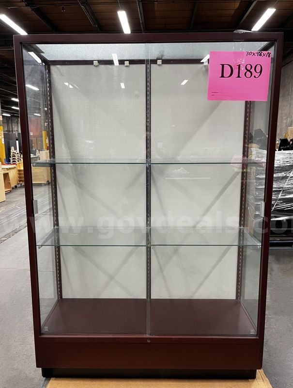 **** Ghent Mfg. Waddell Floor Display Case **** (I)