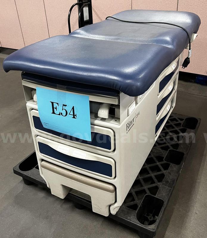****  Ritter 204 Midmark Medical Exam Table With Accessories **** (I)