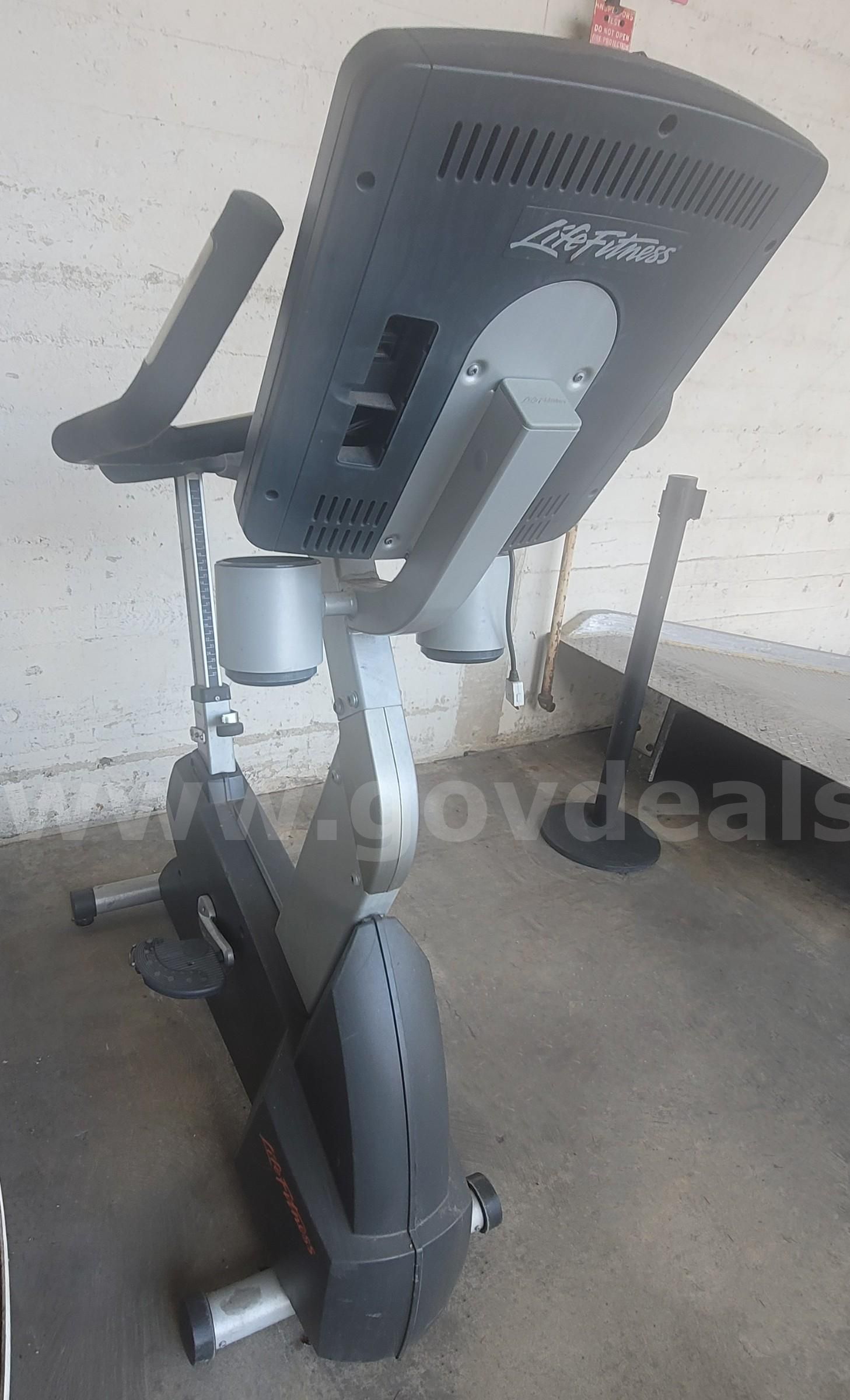 **** Life-Fitness Upright Exercise Bike **** (I)