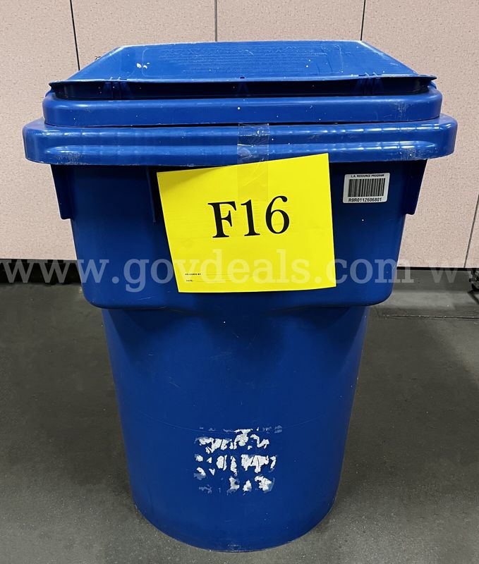 **** BLUE PLASTIC RECYCLING CONTAINER WITH WHEELS **** (I)