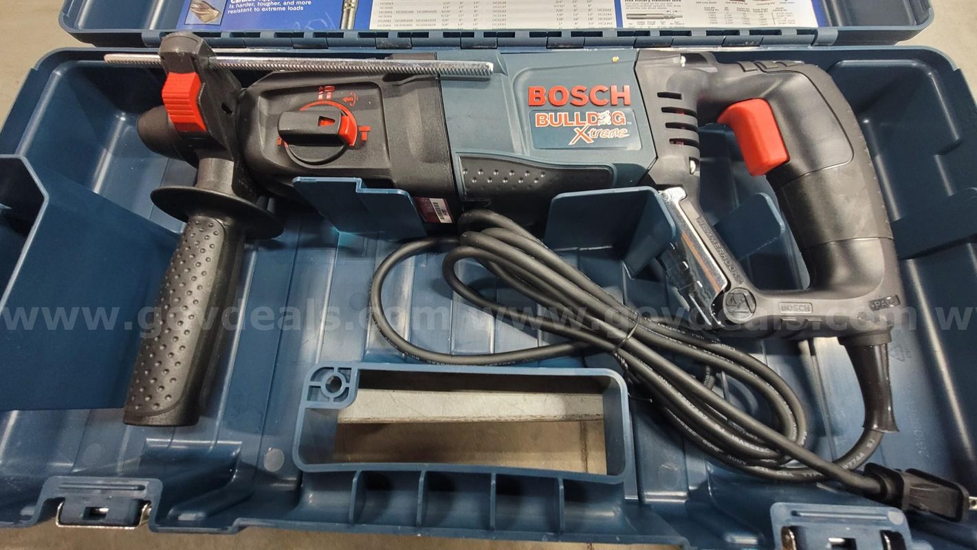 ****  Bosch Bulldog Xtreme Roto Hammer **** (I)