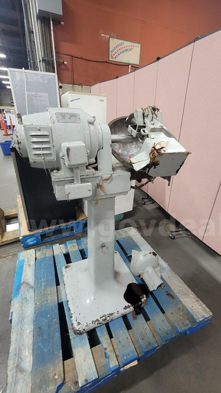 **** COMMERCIAL MEAT GRINDER **** (I)
