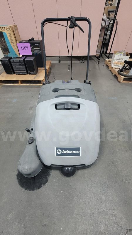 **** Advance Walk Behind Sweeper **** (I)
