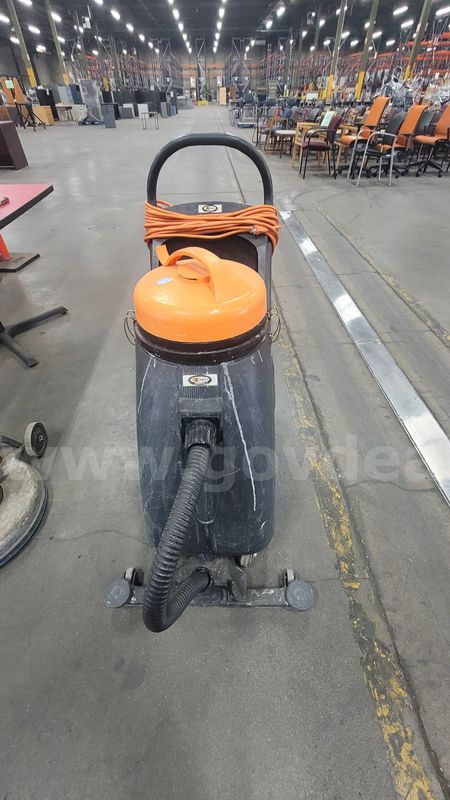 **** Tripple S Wet And Dry Vaccum **** (I)
