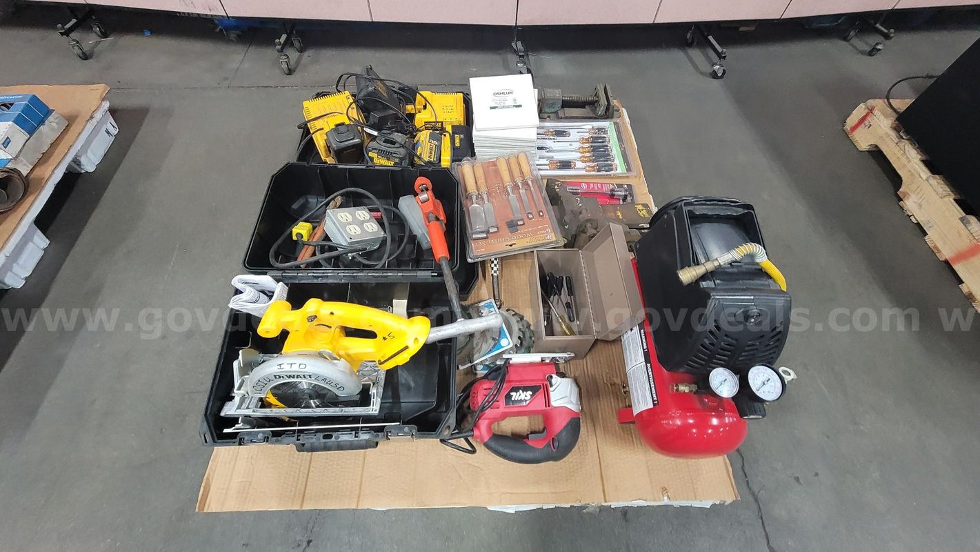**** Assorted Handyman Tools **** (I)