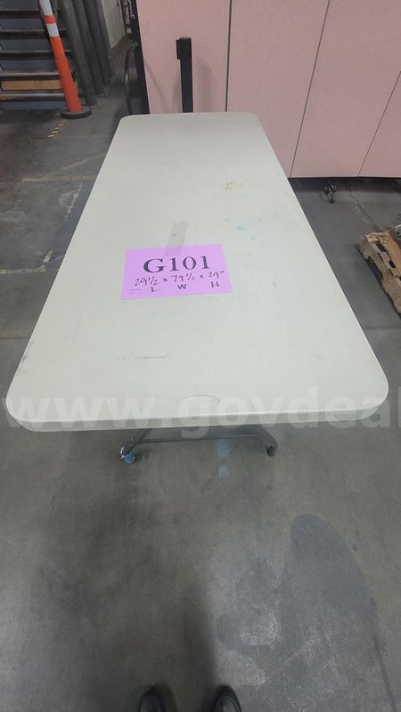 **** Samsonite Folding Table 29.5x79.5x29 Inches **** (I)