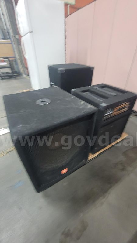 **** Assorted Sound System Speakers Amplifier **** (I)