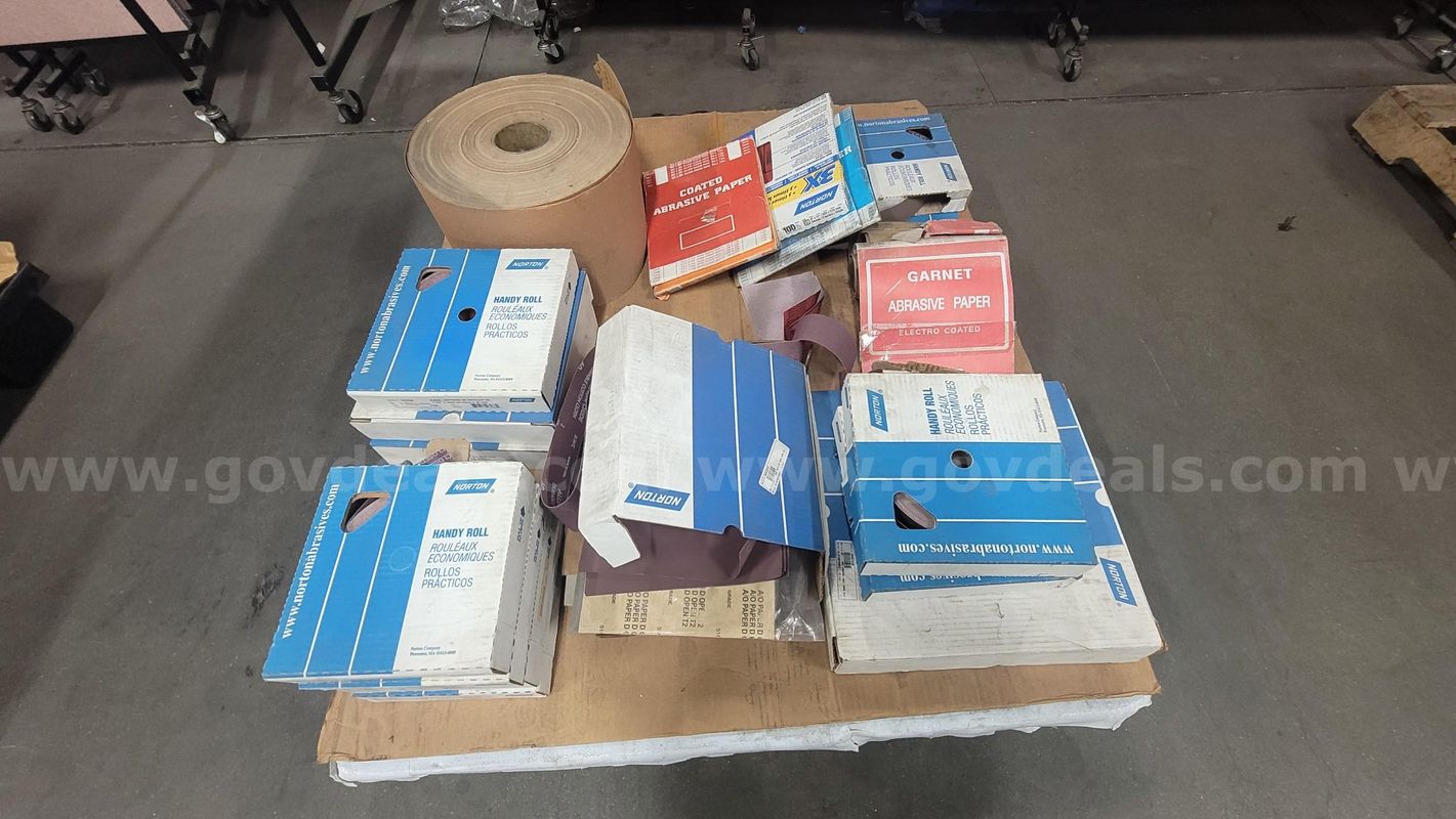 **** Assorted Sandpaper Handy Roll Hardware Supplies **** (I)