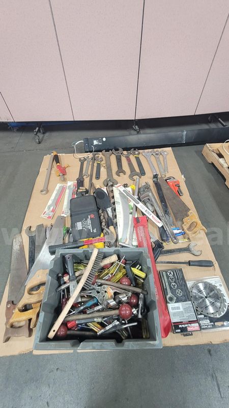 **** Assorted Handyman Tools **** (I)