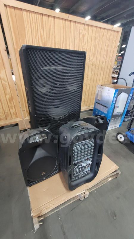 **** Assorted Sound System Amplifier Speakers **** (I)