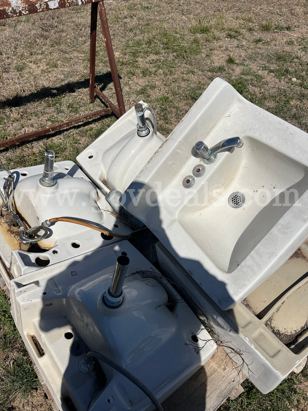 USE for deer camps Wall Mount Sinks w/ Faucets – Lot of (4)
