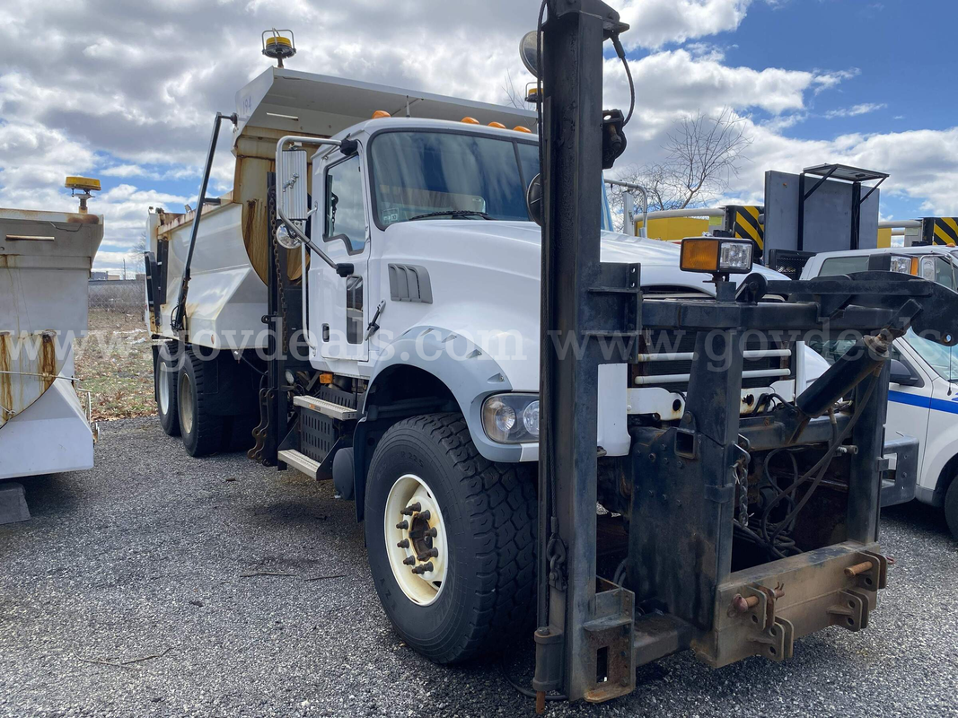 2010 Mack GU713