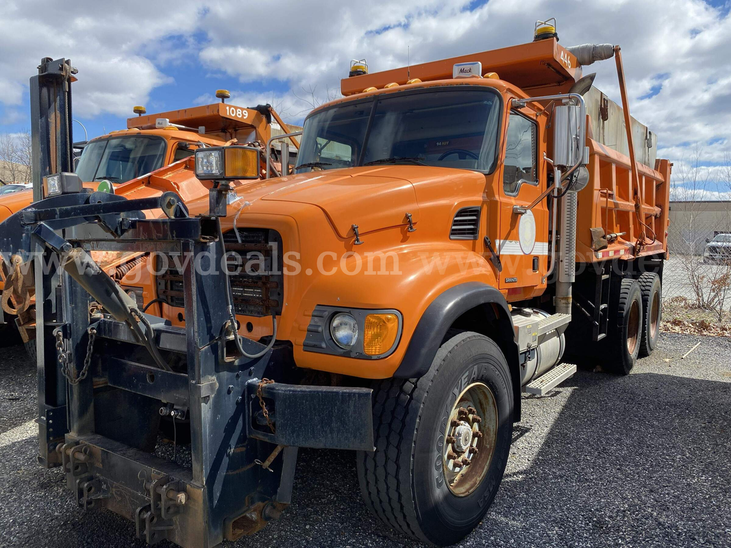 2004 Mack CV713 Granite