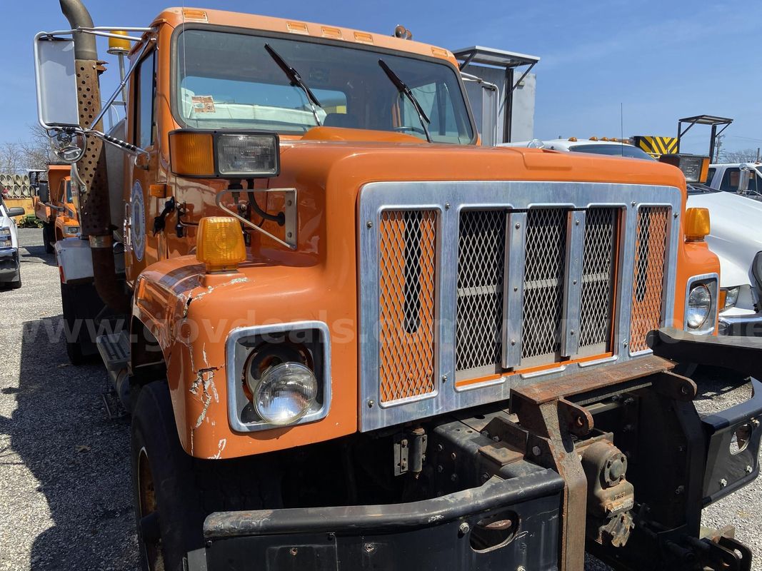 2002 International 2574