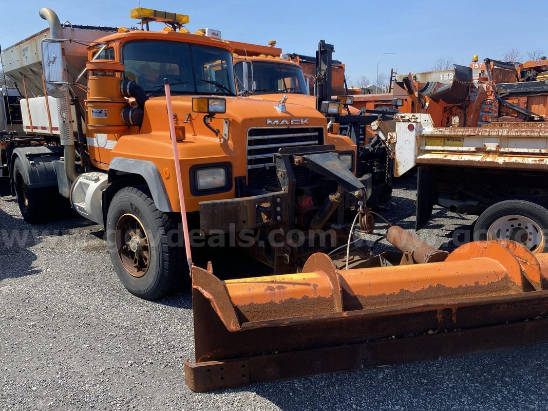 2004 Mack RD688P