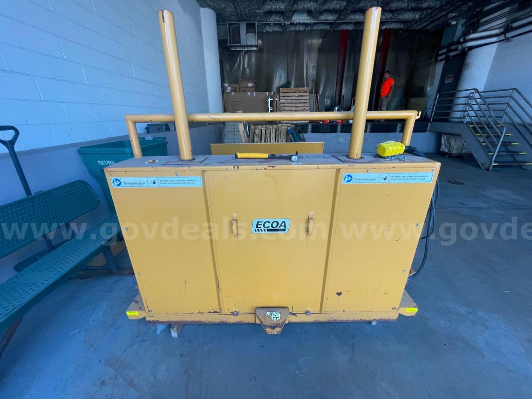 ECOA Series TAD30-606. Surface Mount Loading Dock Lift