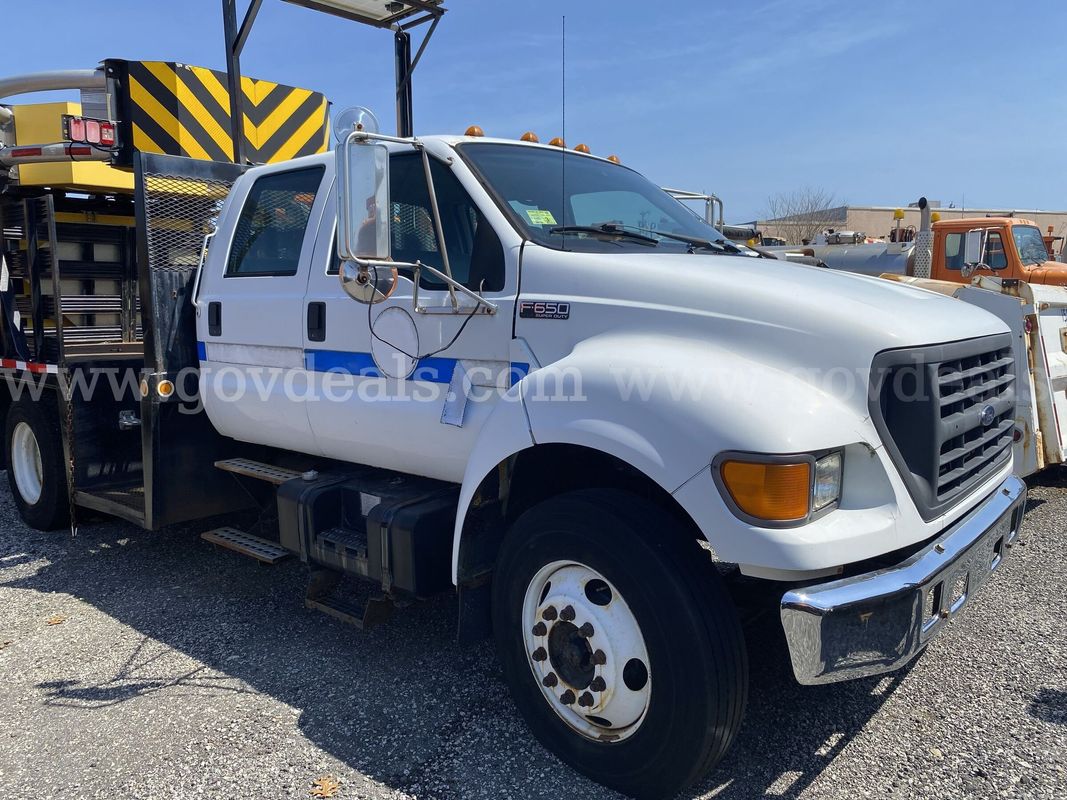 2003 Ford F-650 Crew Cab 2WD DRW