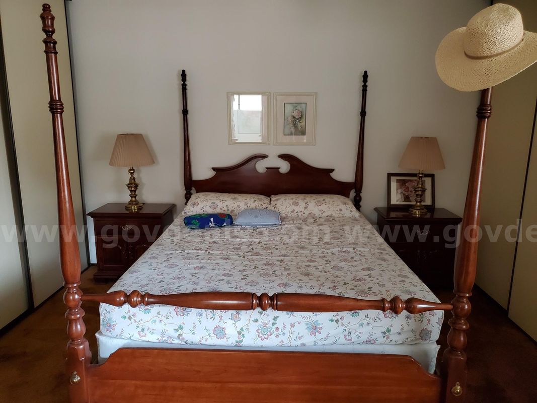7 piece lot of bedroom furniture