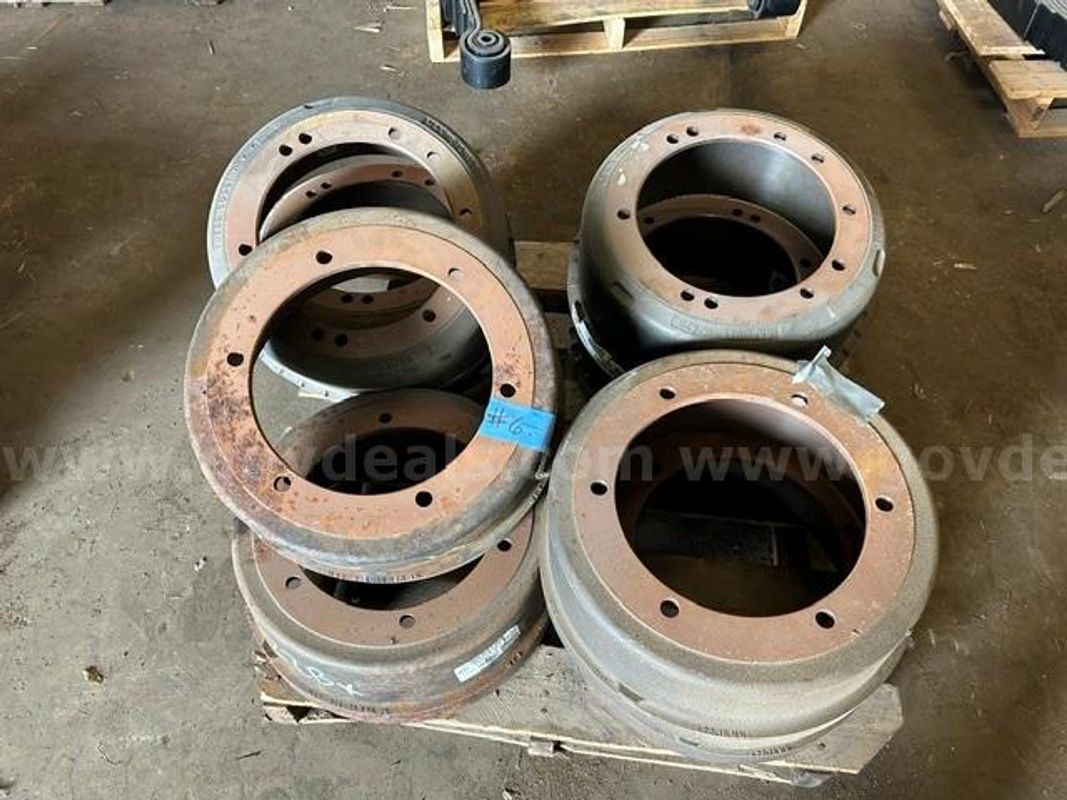 Eight Dayton Rear Brake Drums 01V:3295A