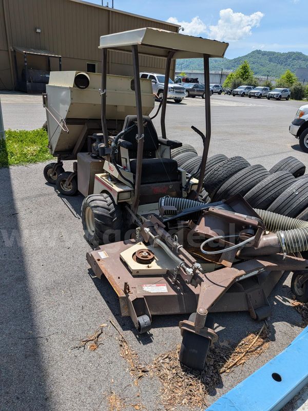 1999 928D Grasshopper mower