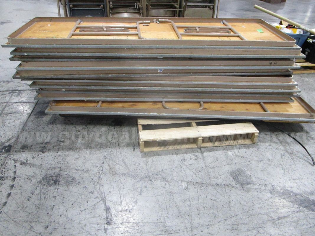 11 Folding Tables (G)