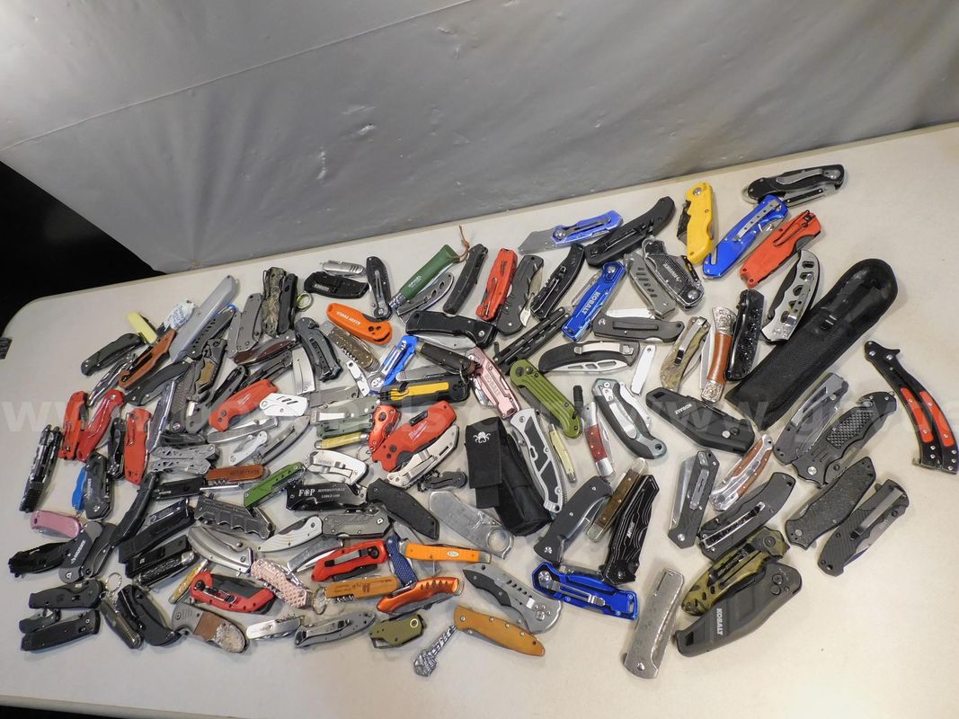 32 lbs Knives & Multi-tools (FS)
