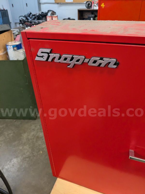 SNAP-ON Wall mounted cabinets with tools