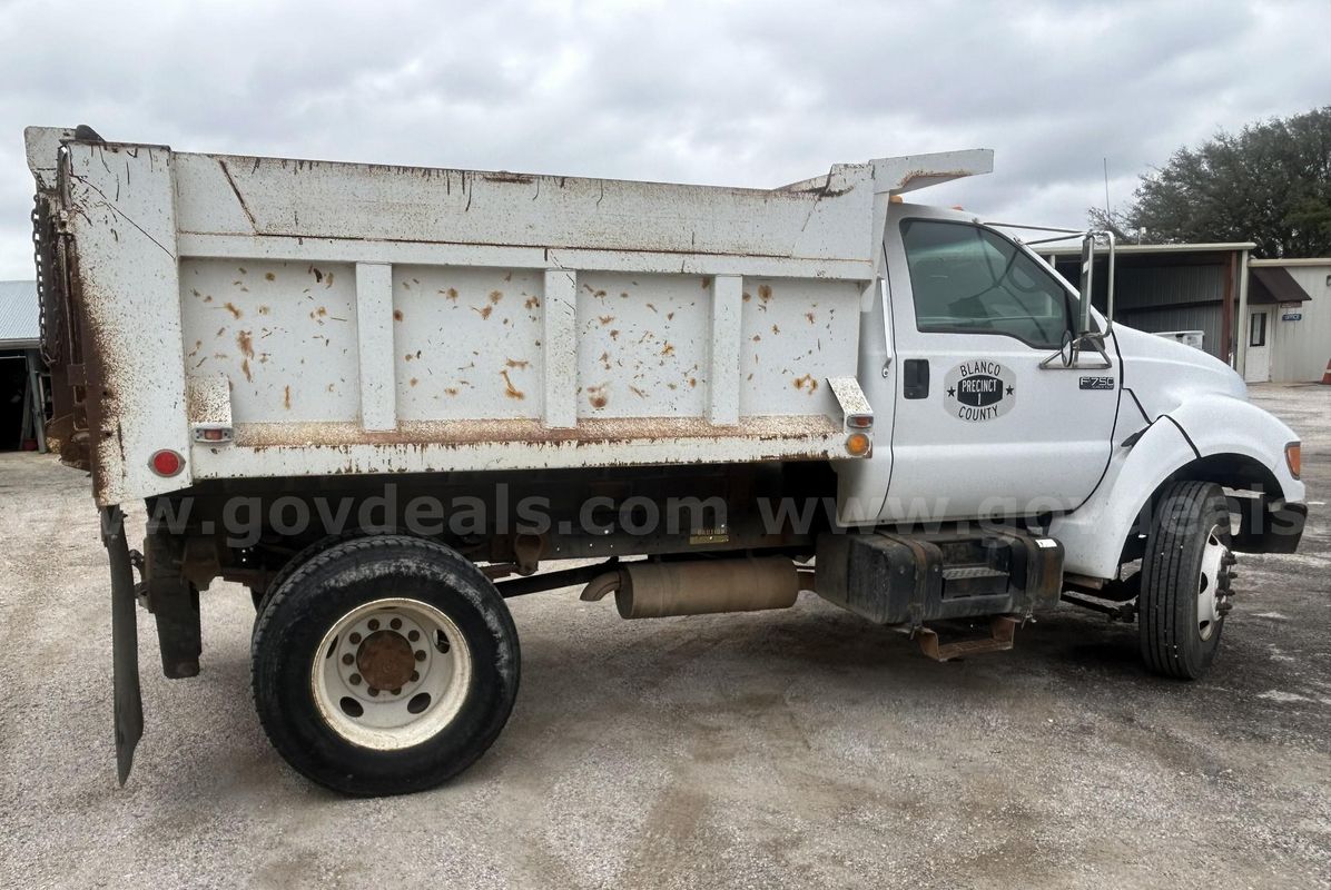 2000 Ford F-750