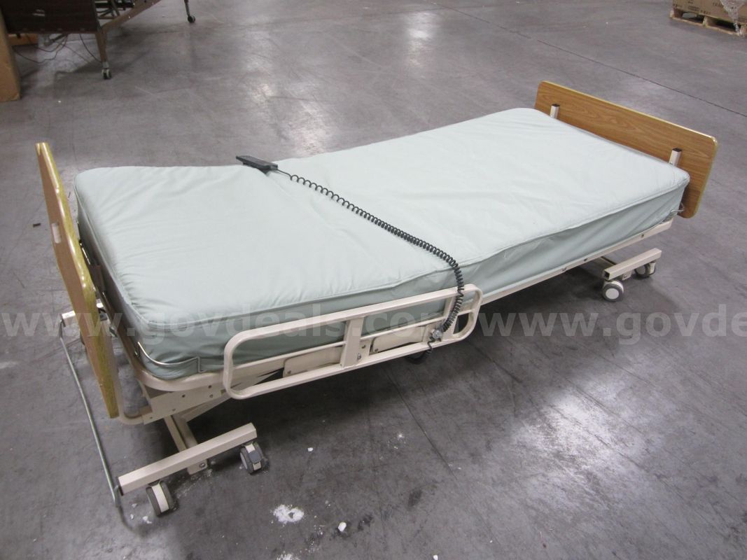 Hospital Bed  Lot 438