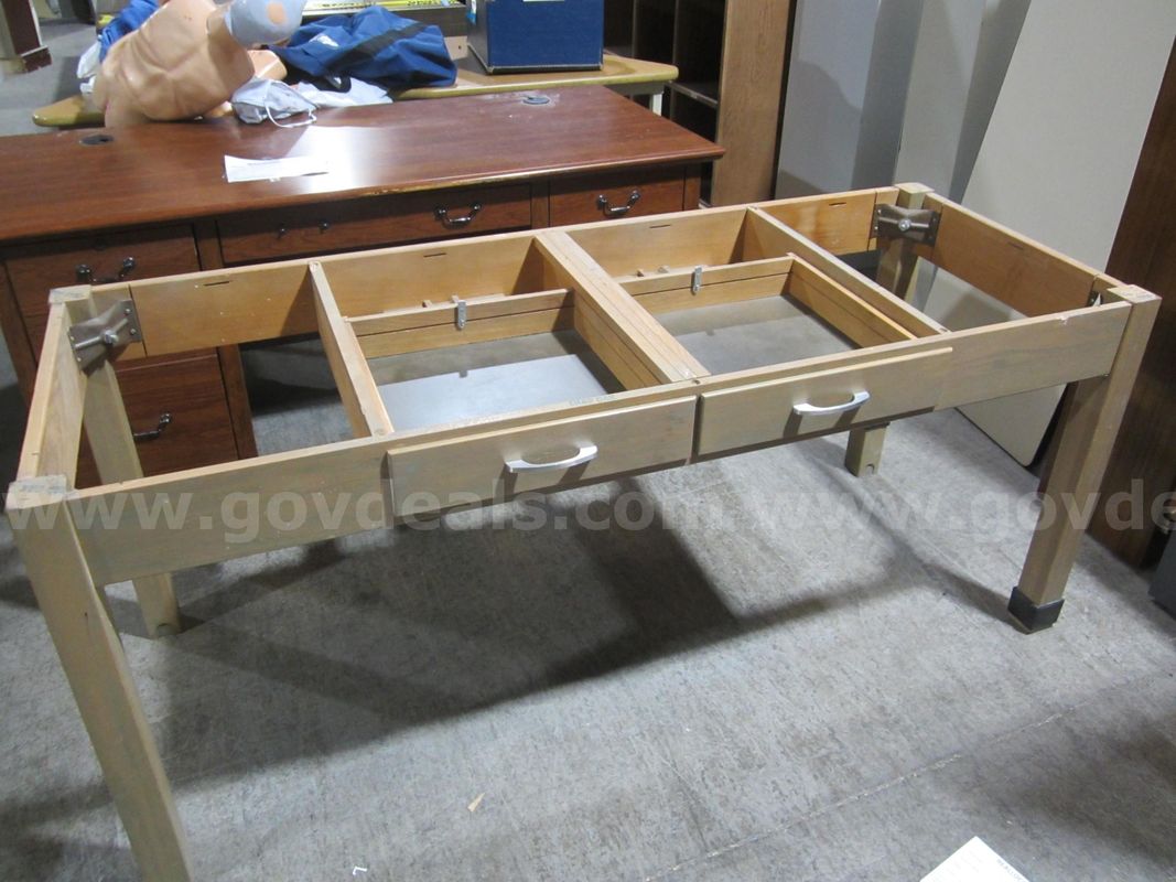 Lab Table Lot 579