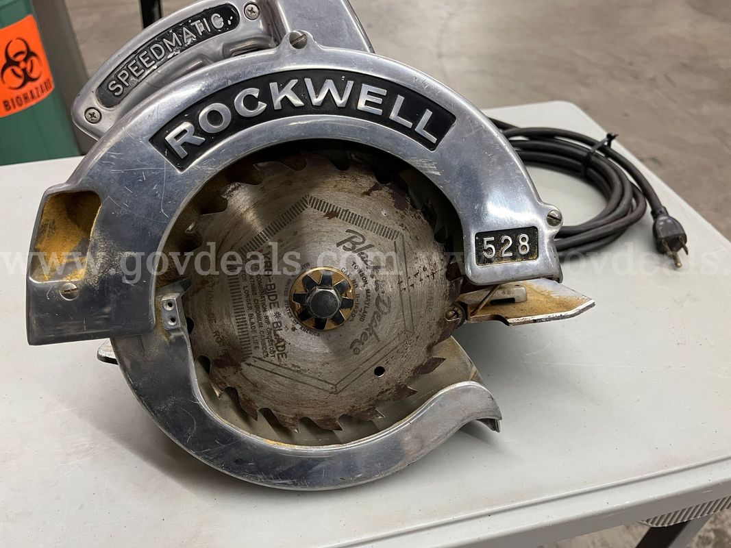 Rockwell Speedmatic 528B 8-1/4 in. Circular Saw w/ Case