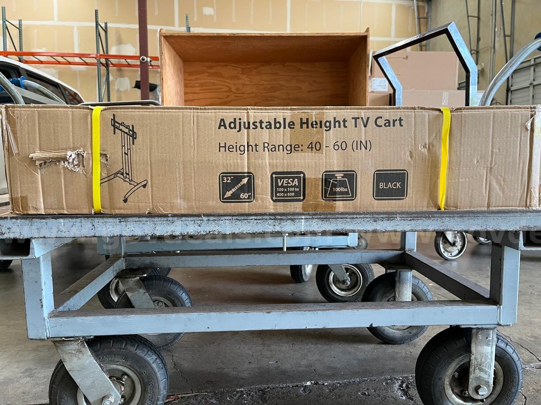 Line Leader Mobile TV Stand FP1000 Rolling TV Cart (New in Sealed Box)