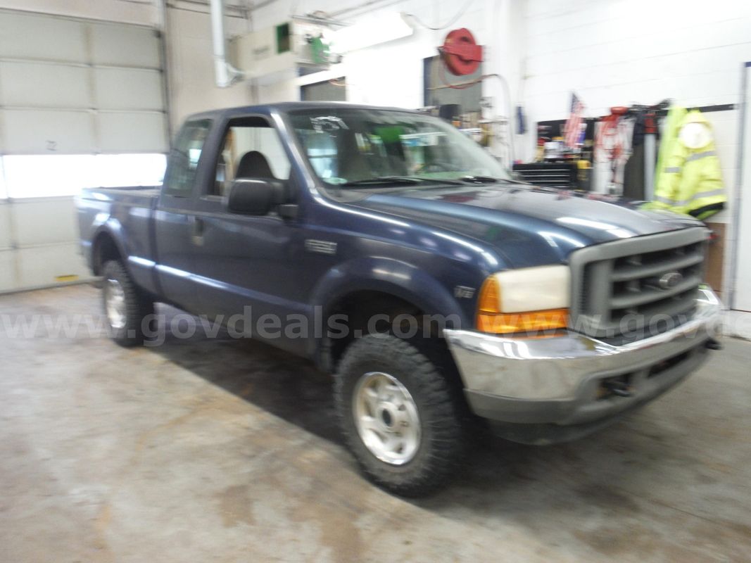 2001 Ford F-250 SD XL SuperCab Short Bed 4WD