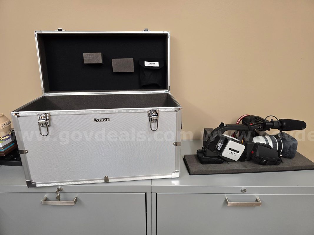 Cannon Video Camera with Carrying Case